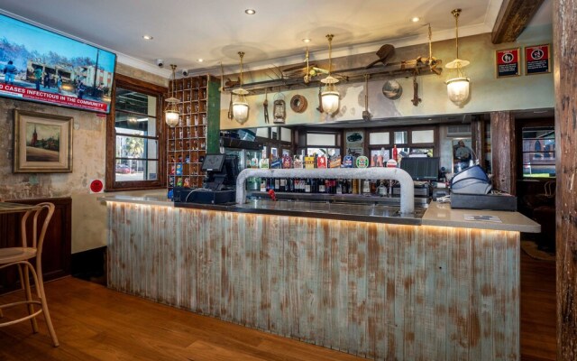 Metropolitan Hotel Orange