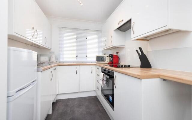 JOIVY Bright 3-Bed Flat Overlooking The Clyde