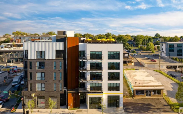 The Carter 505 by Avantstay 4BR Balcony