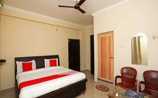 OYO 16821 Hotel Senapati Palace