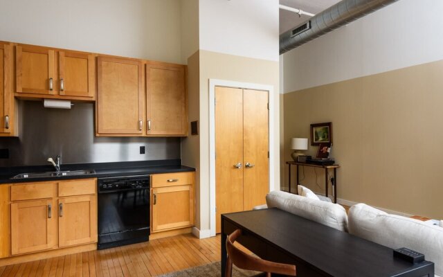 Spacious DT Lofts with Full Kitchen by Zencity