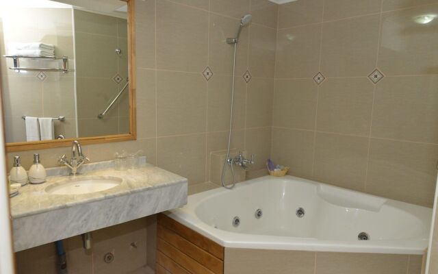 Howard Johnson Hotel Rinconada de Los Andes