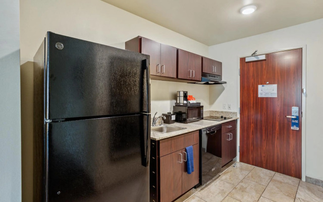 Cobblestone Hotel & Suites-Little Chute