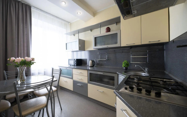 Пять Звезд на Ленина 68