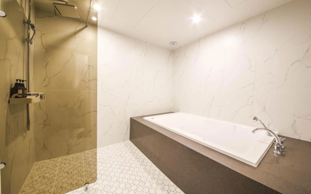 Gupo Brown-Dot Hotel