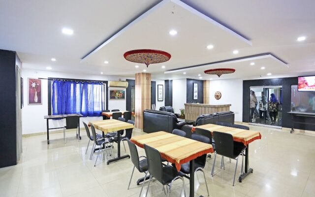 OYO 2794 Hotel Plaza Inn
