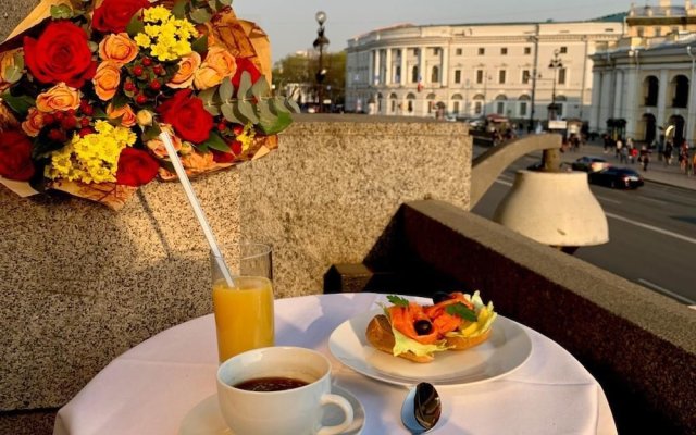 Majestic apartment on Nevsky,44