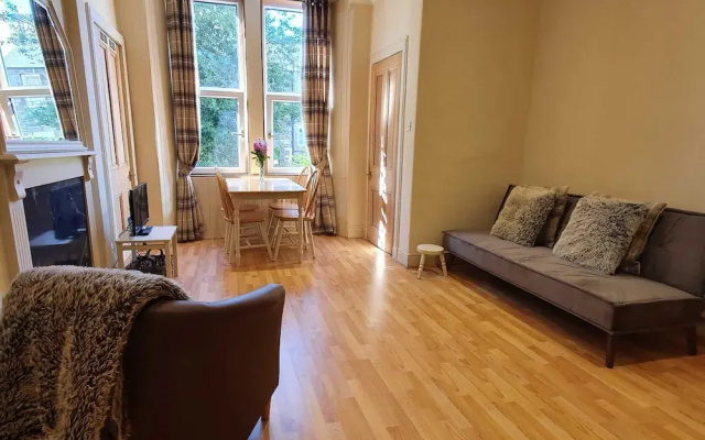 Cosy & Modern Apartment in Central Edinburgh