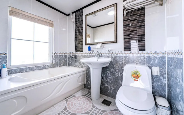 Gangneung Pension Sea and - Pet Friendly