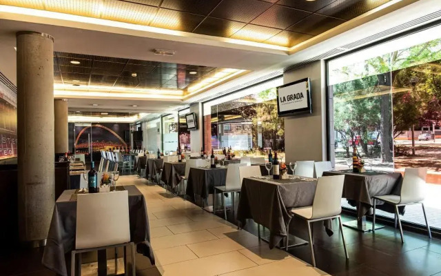 Hotel Tach Madrid Airport