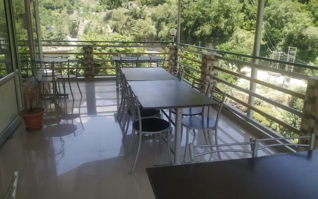 Hotel Mansarovar