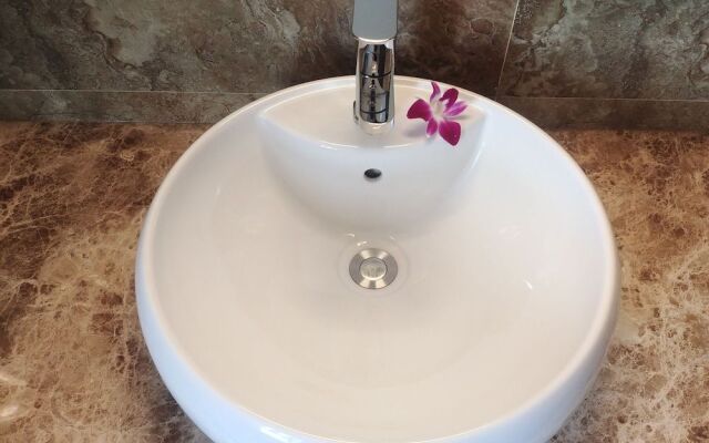 Thai Hoa Riverside Hotel