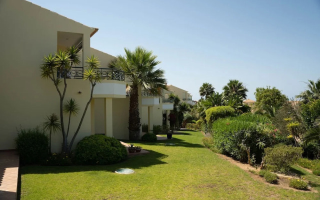 49 Presa da Moura Superbly 2 Bed Townhouse Clos