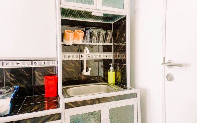 Warm And Simply Look Studio Room Urbantown Serpong Apartment