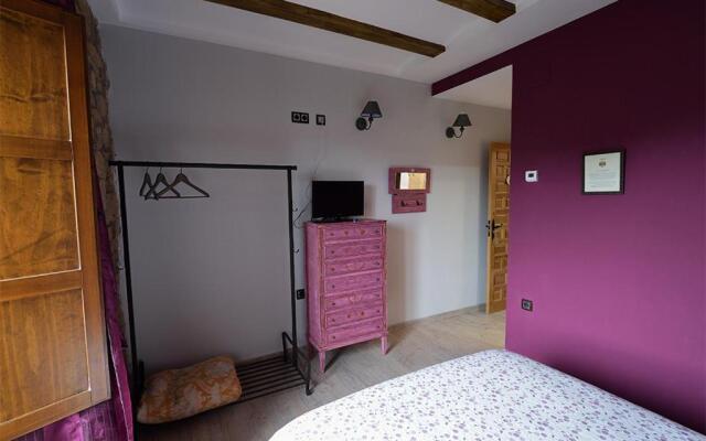 Ana de las Tejas Azules