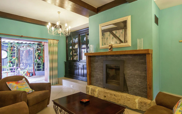 Elegant Holiday Home in Coubjours with Private Garden