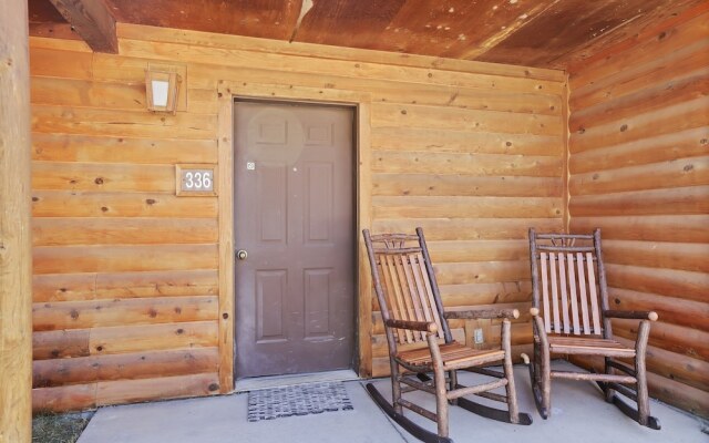 Headwaters Lodge & Cabins at Flagg Ranch