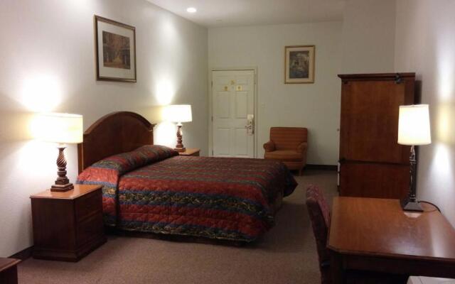 Country Regency Inn & Suites