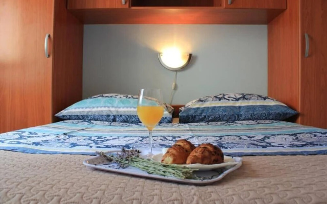 Sea View Apartment Orhideja, Sleeps 4