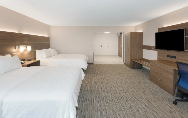 Holiday Inn Express Hotel & Suites Ottawa Airport by IHG