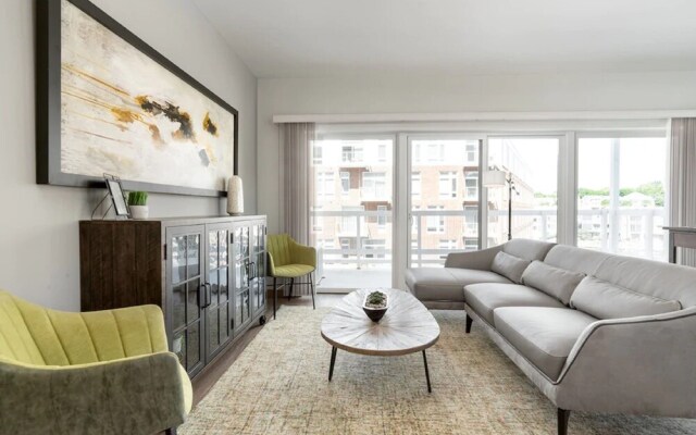 Milwaukee River Suites by Barsala