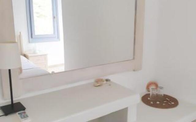 Thomas House Katapola Chora
