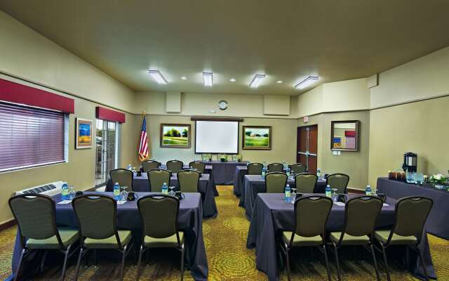 Oxford Suites Hermiston