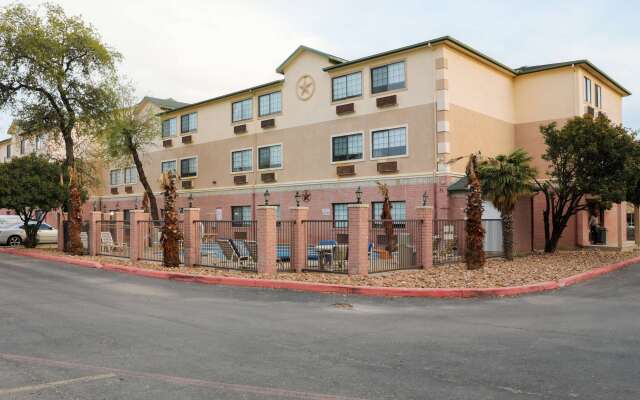 Days Inn by Wyndham Suites San Antonio North/Stone Oak