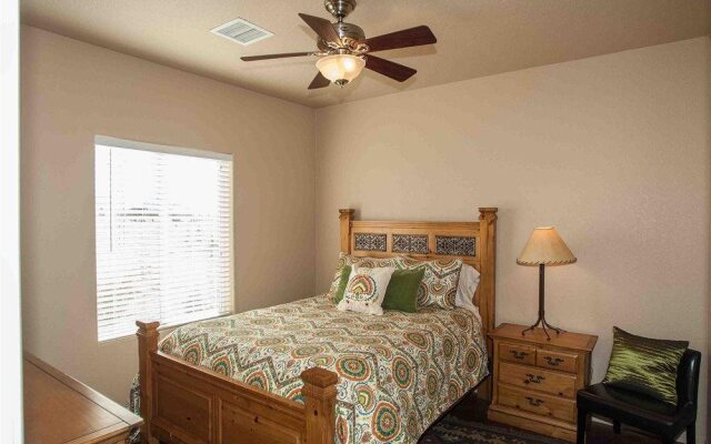 Horse Shoe Court Vacation Rental