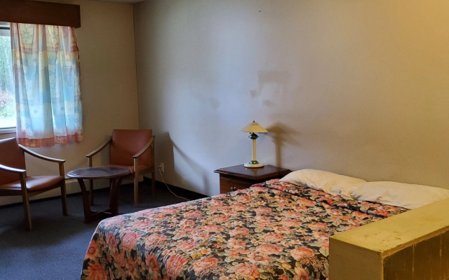 Singing Surf Inn & Pub