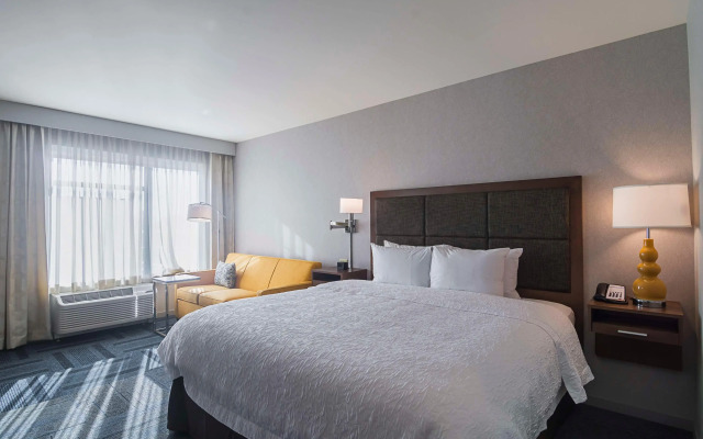 Hampton Inn Chicago North-Loyola Station