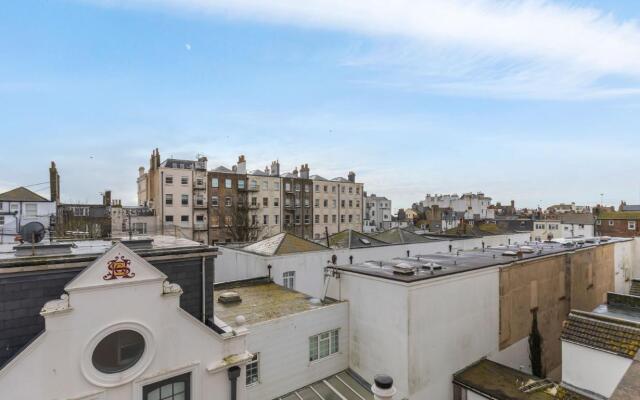 Seabright Townhouse | By My Getaways | Parking for one car