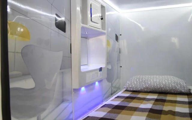 Tigrodom Capsule Hotel — фото