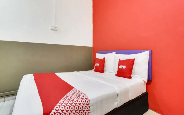 OYO 89615 T Family Hotel