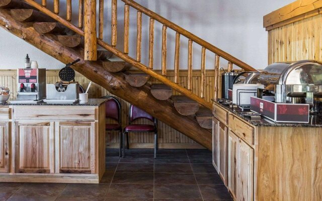 Antler Lodge - Gardiner MT