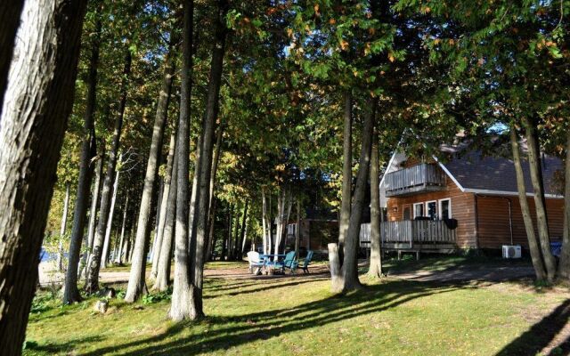 Cedars of Lake Eugenia - Cottage Resort