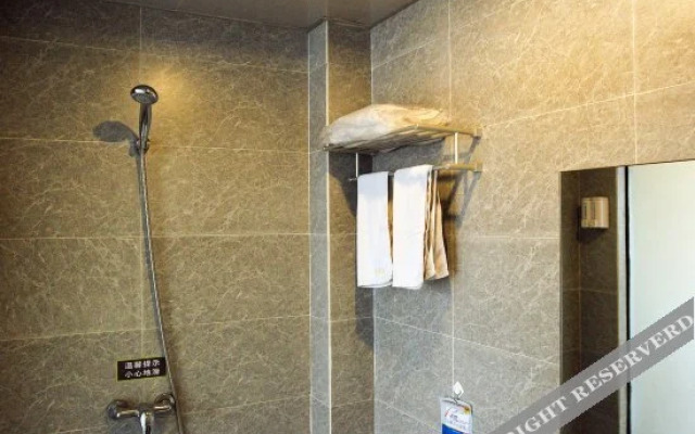 SET Youpin Hotel (Jingzhou Sanwan Road Education College)