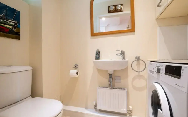 Host Stay Kingscote Townhouse