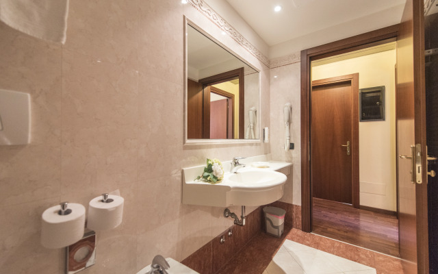 Admiral Hotel Villa Erme