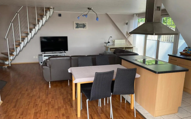 Moderne Maisonette-Wohnung Am Karpfenteich; Modern Apartment With View Of The Carp Pond
