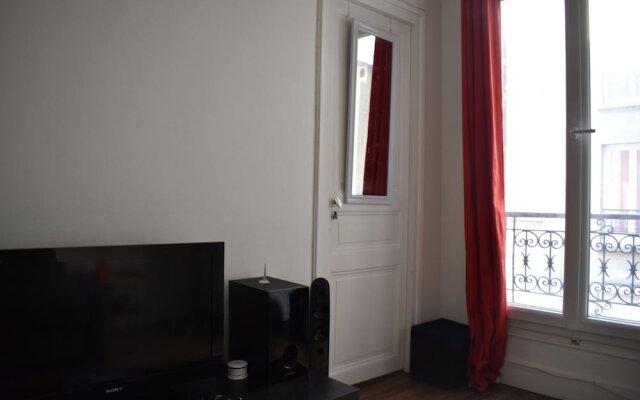 Parisian 1 Bedroom Apartment In The 18th