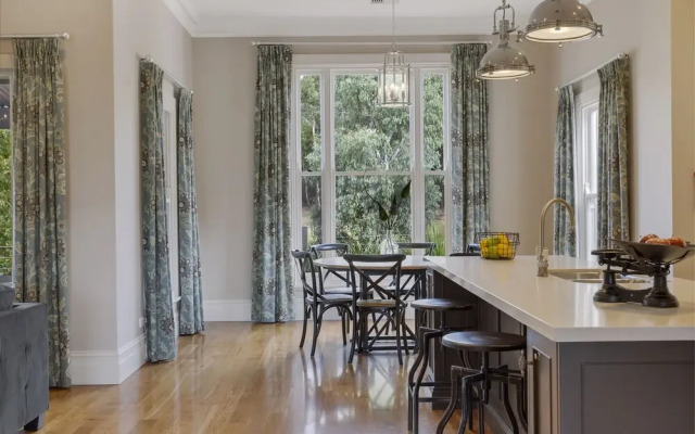 Grandview Accommodation - The Elm Tree Apartments