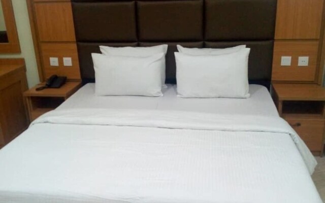 Wintess Garden Hotel And Suites