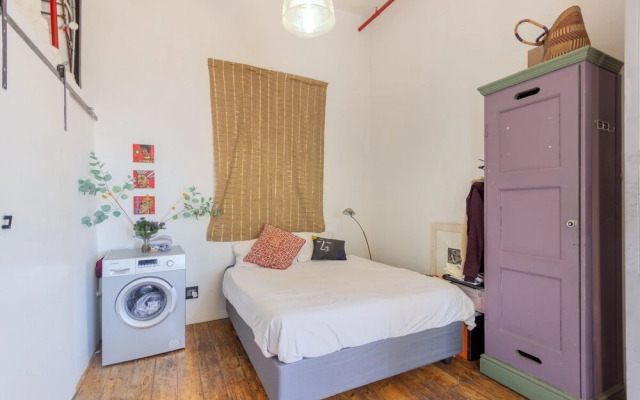 Wolroy House 405 by CTHA