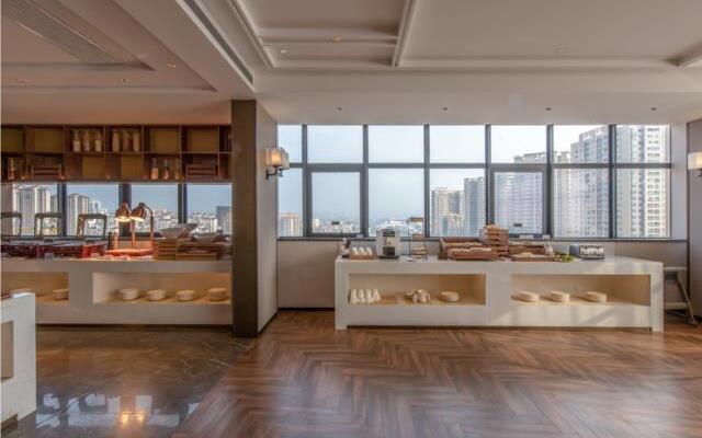 Echeng Hotel Nanning Railway Station Huqiu Building