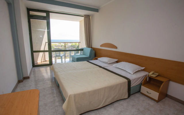 Hotel Amfibia Beach