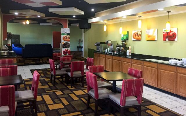 Quality Inn & Suites Lenexa Kansas City