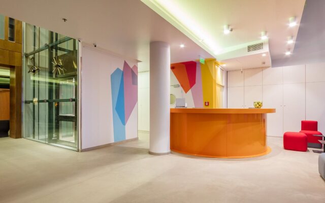 Leon Hotel & Lounge