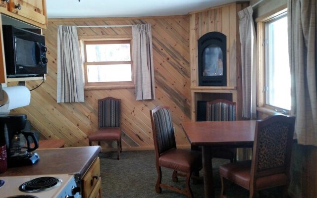 Four Seasons Lodge