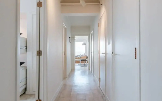 Beautiful Seaview Apartment With Private Garage